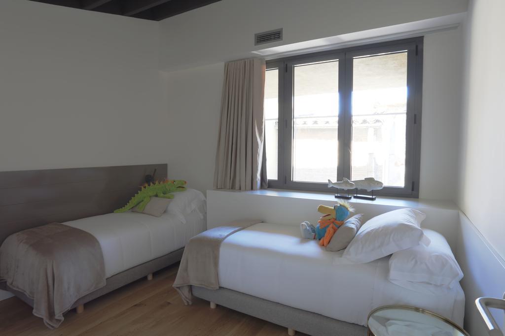 Apartaments Placa Del VI Жерона Екстер'єр фото